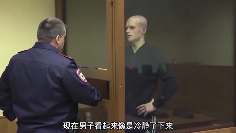 Criminal tries to escape in front of the officer at the trial scene