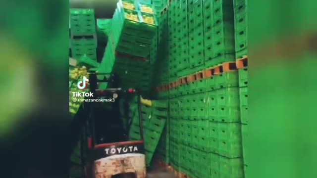 Enter and you will not regret watching this video you will die of laughter