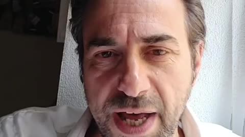 "siamo nati così, in un posto dove le masse trasformano i cretini in eroi di successo"