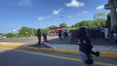 The migrant caravan busted through Mexican security enforcement.. One step closer to the US border