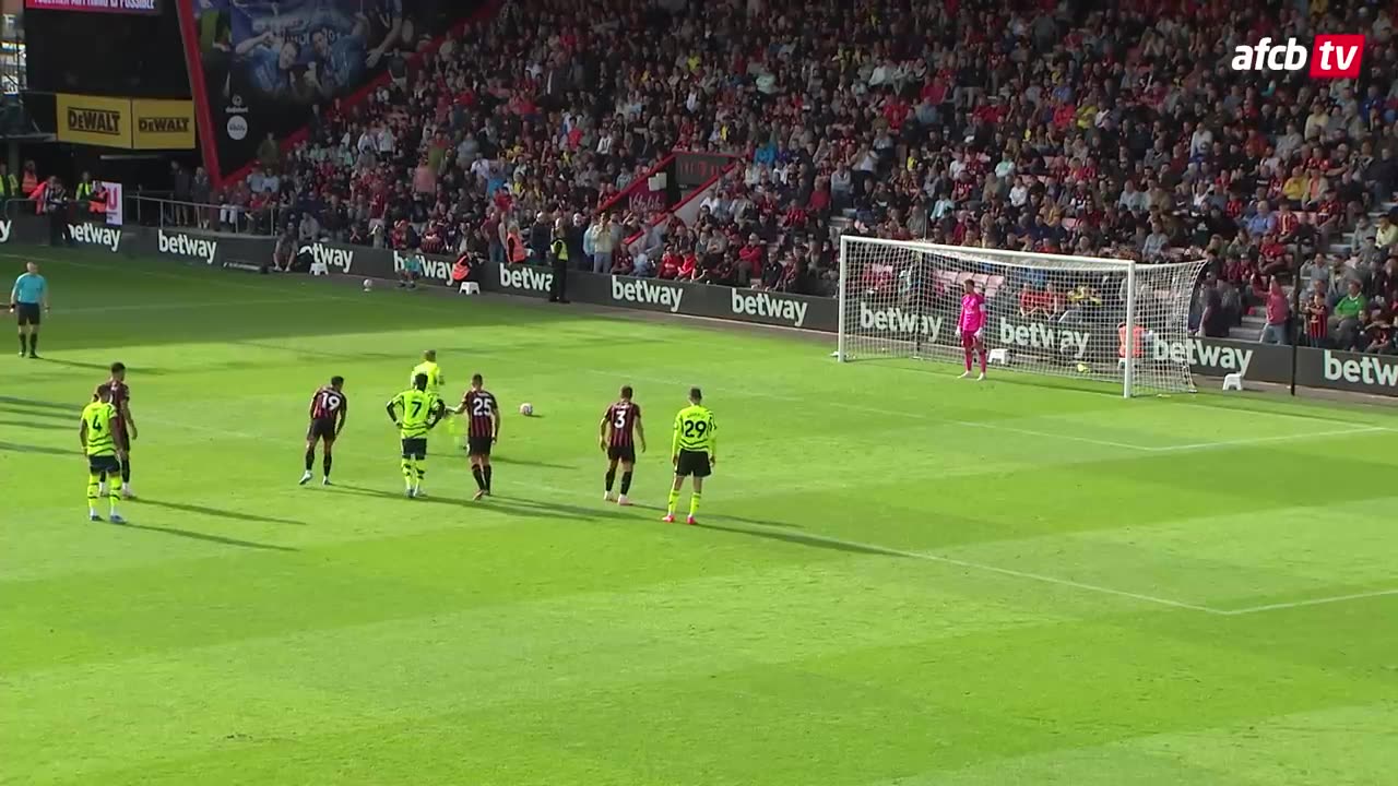 Arsenal crushing their oponents 4 - 0