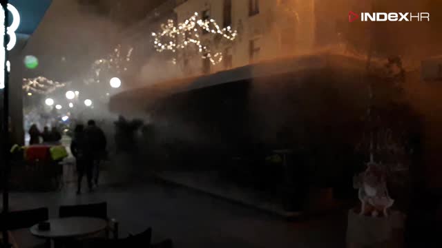Gust dim suklja iz garaže u centru Zagreb
