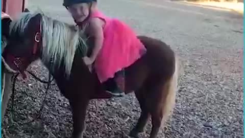 The three-year-old Girl Has Never Given Up. | A Life Lesson To Learn.