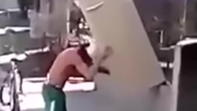 New HULK or IRON MAN?!?!?!