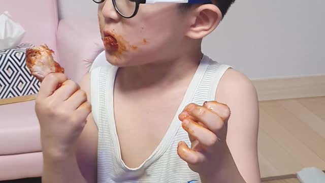 Chicken eating show