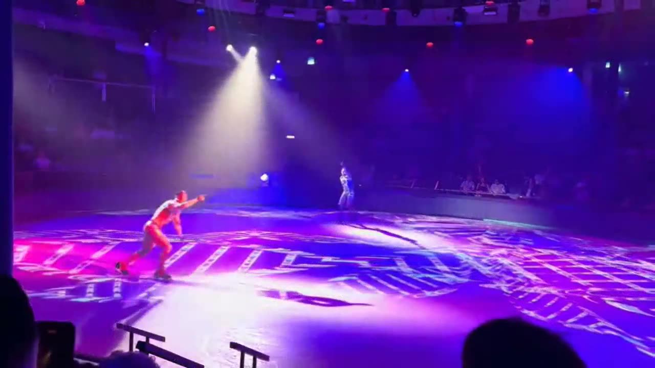 Premier spectacle pour le public sur le plus gros bateau de croisière au monde !