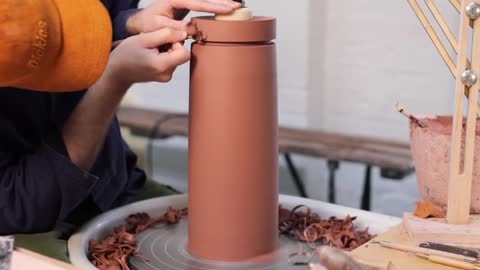 Grinding Of The Lid Of Pottery Pots