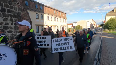 Demmin - Der Demonstrationszug zieht durch die Stadt 15-09-2022