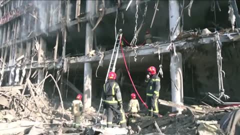 Ukraine retakes key Kyiv suburb as battle for Mariupol rages