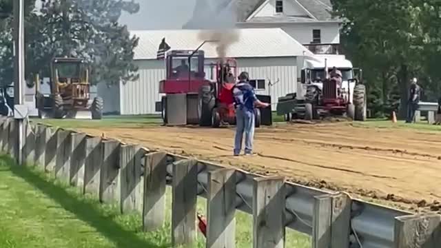 Caznenovia Wi, Definitely Hooked Allis Chalmers 190 XT