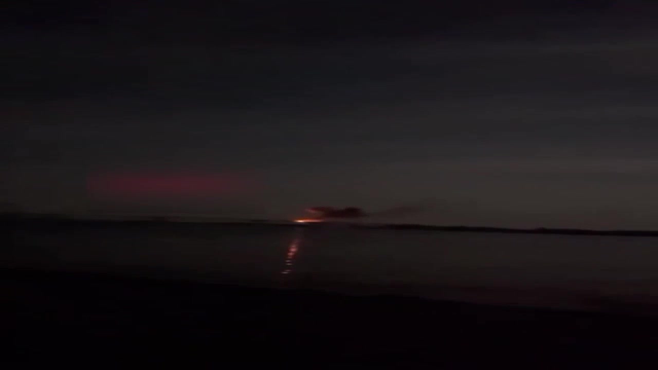 A video of the attack on the Antonovsky Bridge in Kherson this night is spreading on the Internet.