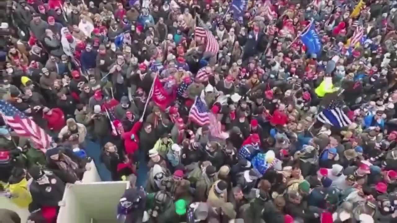 Trump Supporters try to Stop Antifa from Breaking Capitol Building Windows