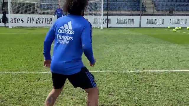 Marcelo Real Madrid Imita Luva de Pedreiro 👏😍