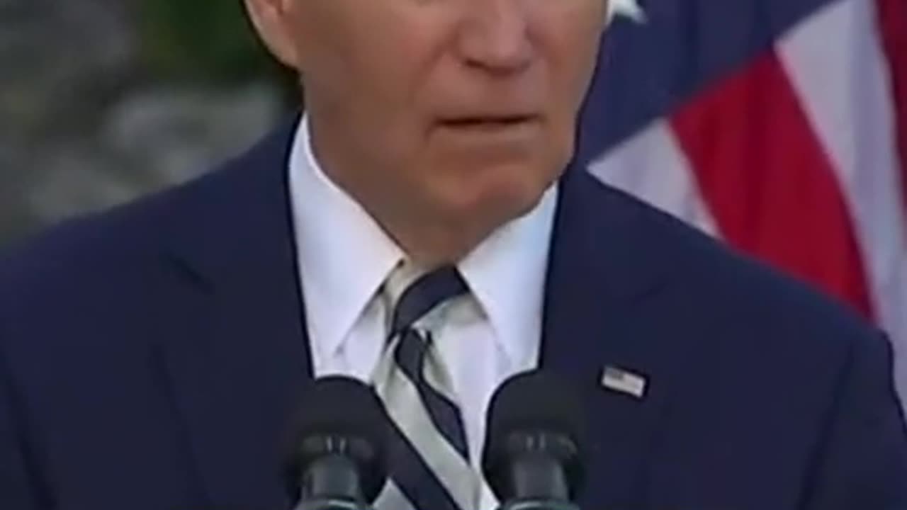 Biden snaps after forgetting who he's introducing