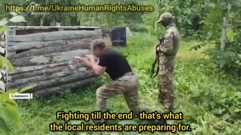 Ukraine: Nationalist trains civilians in public parks