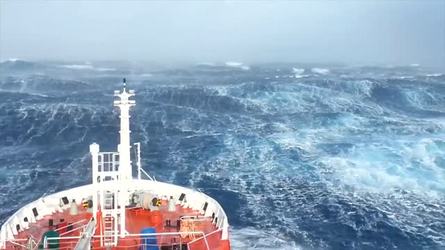 Ships in Storms | 10+ TERRIFYING MONSTER WAVES, Hurricanes & Thunderstorms at Sea 2