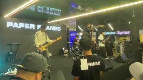 [FANCAM] Paper planes live at MRT Chatuchak ep4 mrt music journey 2024 with love and fuck you