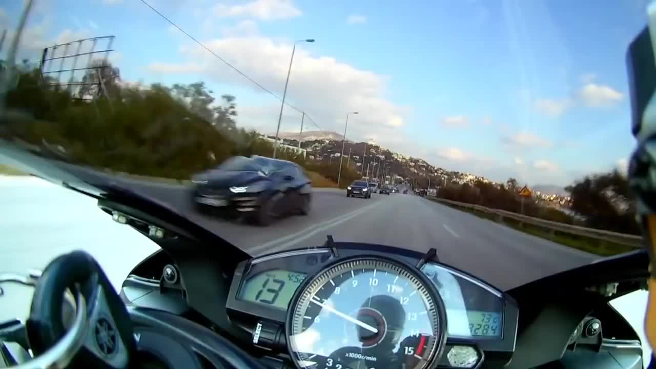 Lamborghini vs Yamaha R1