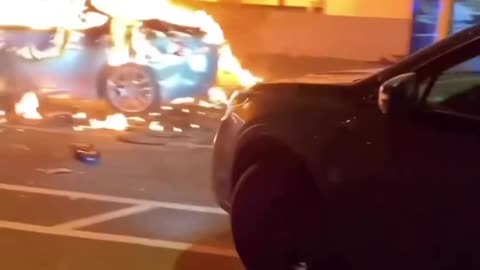 Low-lifes Vandalizing Cars in Oakland, California.