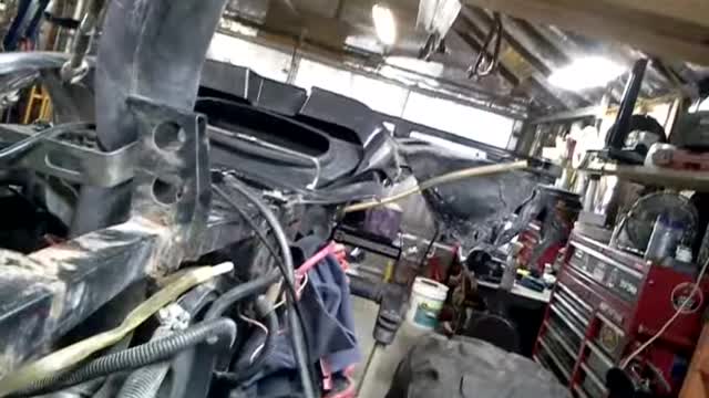 03 Polaris Sportsman 700 engine knock / tap video #1