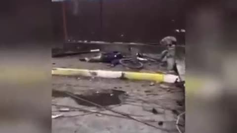 Ukrajinští nacisté zabíjejí civilisty v Buče