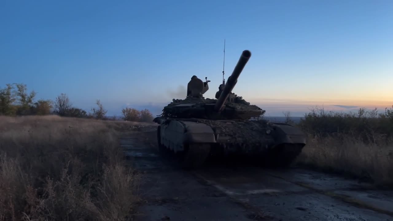 Some beautiful shots of the T-90M "Breakthrough" tank in action