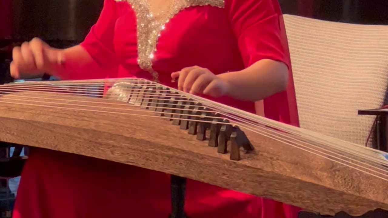 Melodic Echoes of the Guzheng: A Symphony of Peaceful Resonance