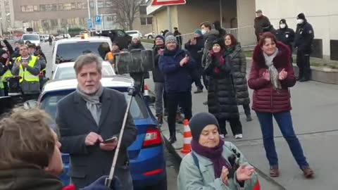 Protest policistů a hasičů před budovou ministerstva vnitra 13.1.2022