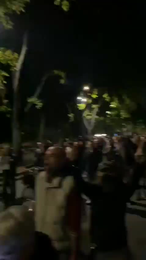 🇮🇹🚨 Protesters in Milan are chanting “Trieste calls, Milan answers”.