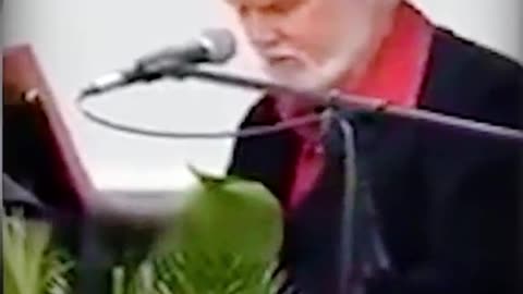 People Believe This Is Elvis~Thoughts?