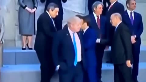 Tên Boris, 58 tuổi: Tìm một người bạn biết chia sẻ...cảm thông và có trách nhiệm😂