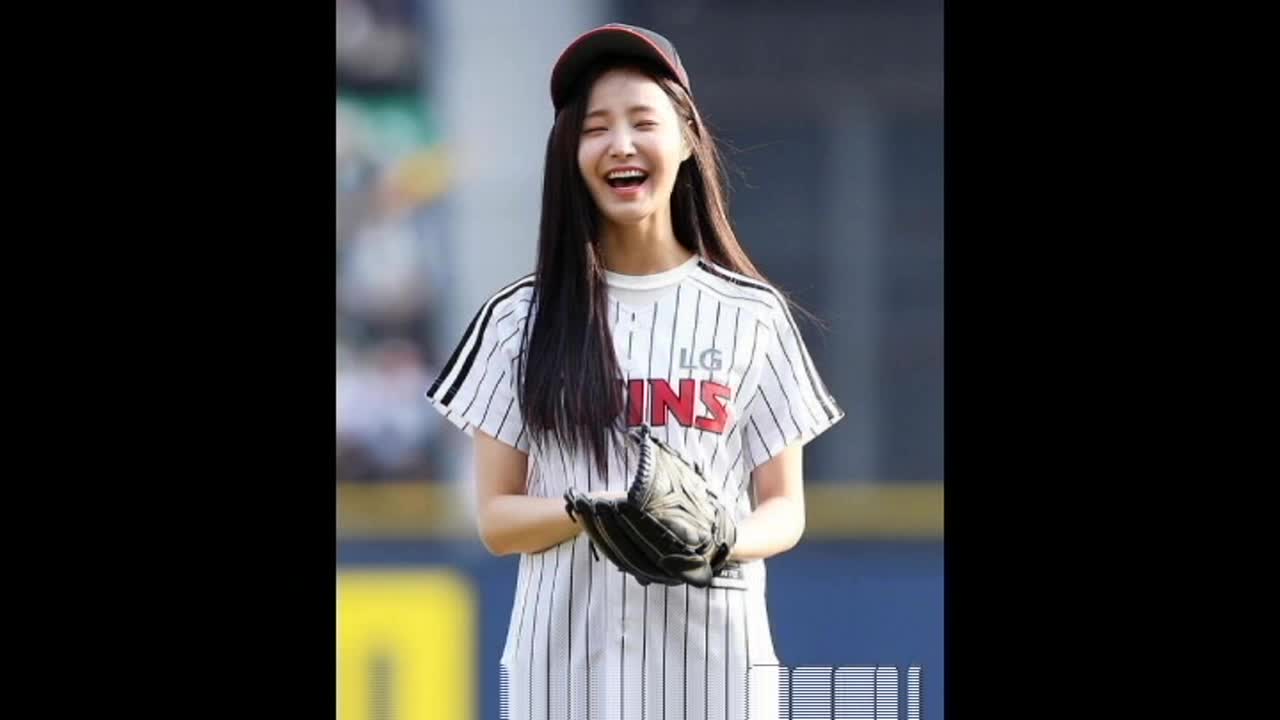 MOMOLAND Yeonwoo Is A Beautiful Baseball Girl!