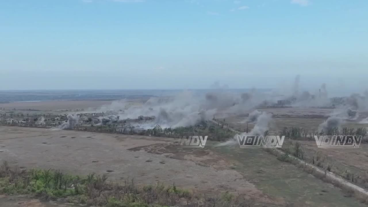 Russian Artillery Bombards Ugledar and the Surrounding Suburbs