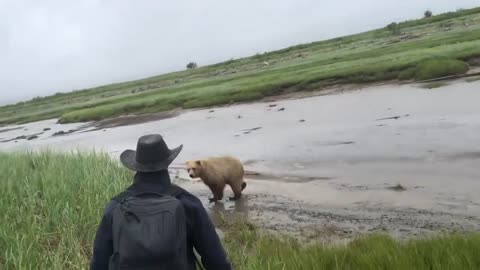 Man Single-handedly Fends Off Grizzly Bear That Charged Him
