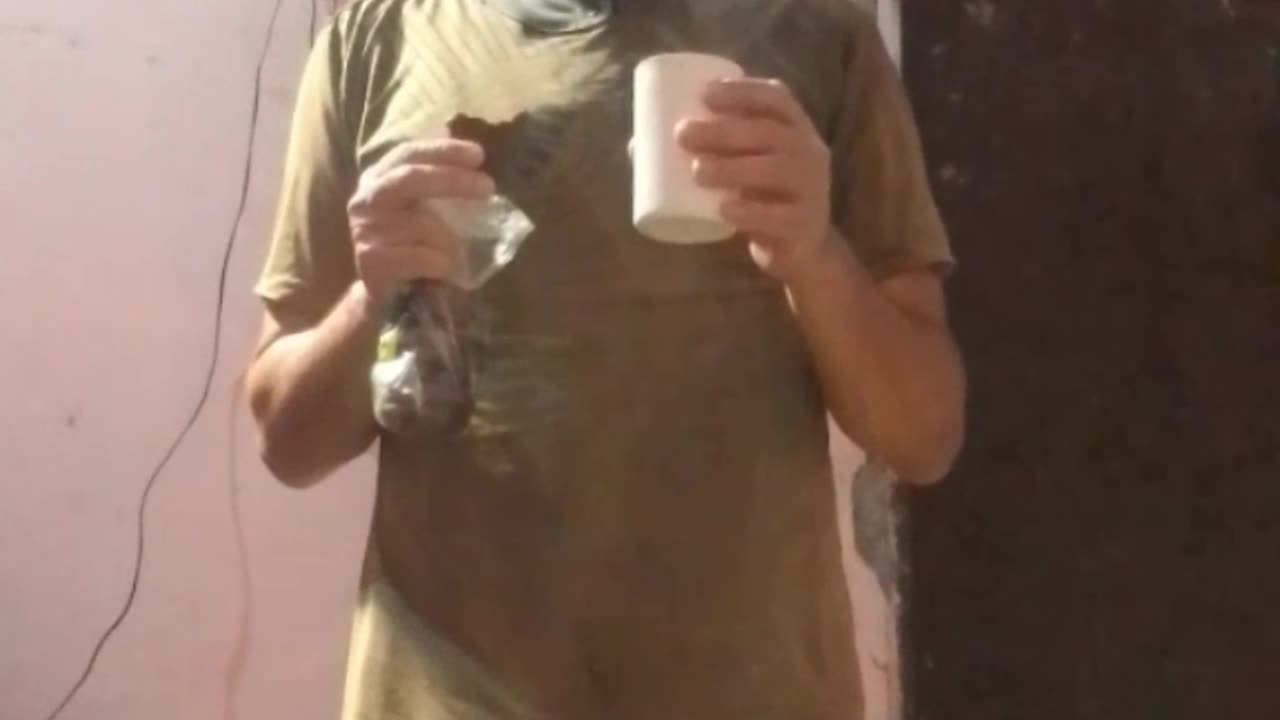 Tô comendo sorda com café