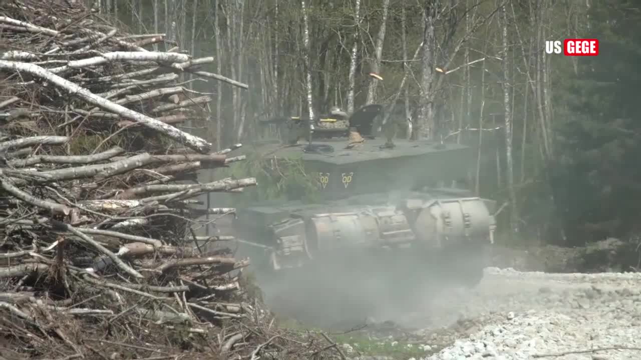 BRUTAL ATTACK (Aug 09) Ukraine 71st Brigade Destroyed Russian Army BMP 3 With Artillery Near Donbas