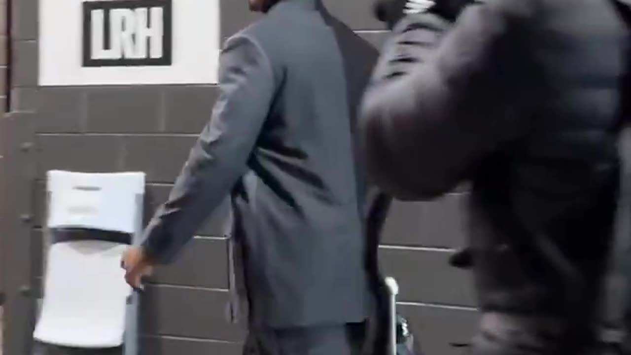 Jalen Hurts childish response to mismatching shoe fine. Narcissistic behavior.
