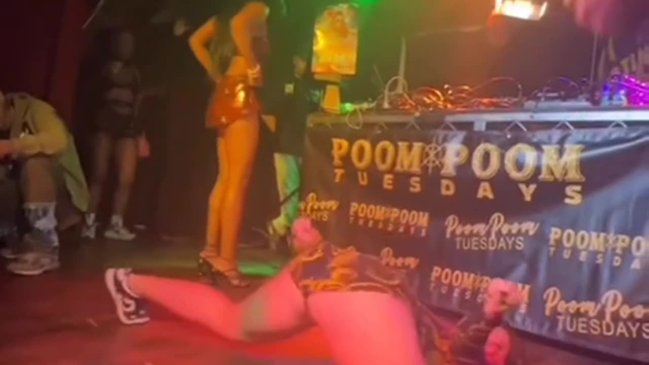 TWERK THAT THANG WHITE GIRL