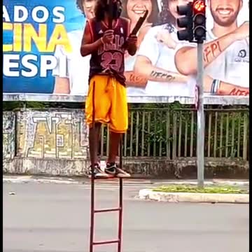 THEY SAY THE BRAZILIAN IS NOT BORN ... PREMIERE!