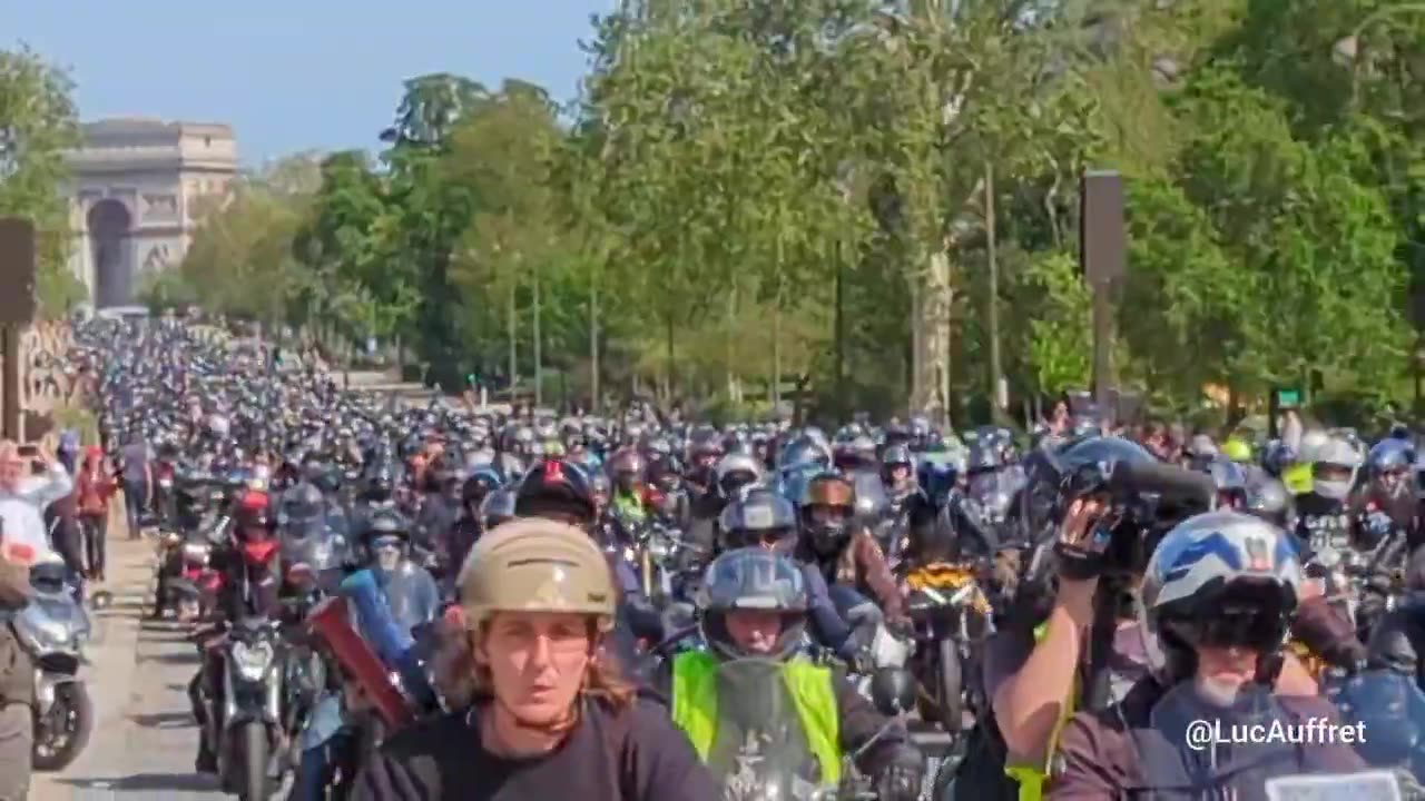 MASSIVE!!! 10 000 bikers have taken over Paris to protest against new government regulations.