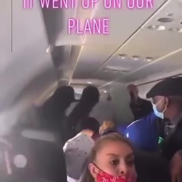 XẢY RA TRÊN CHUẾN BAY Ở MỸ 🇺🇸IT WENT UP ON THE USA'S PLANE