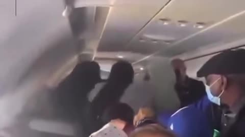 XẢY RA TRÊN CHUẾN BAY Ở MỸ 🇺🇸IT WENT UP ON THE USA'S PLANE