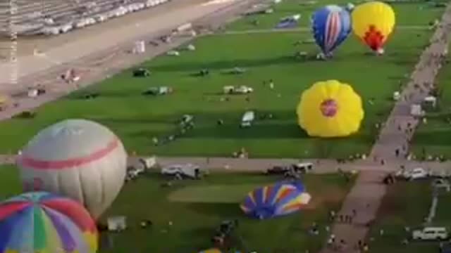 Hundreds of hot air balloons took to the skies at the Albuquerque International Balloon Fiesta. 🎈