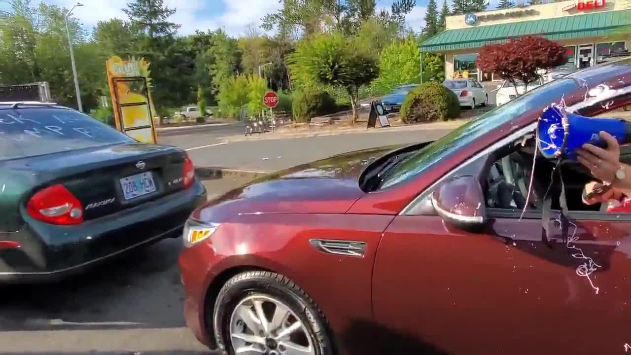 Taco Bell Employees Cheer In Background As Trump Supporter Gets Assaulted