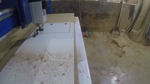 Cortando MDF de 15 MM laminado em um passe só