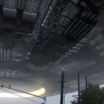 GIANT UFO APPEARS IN THE UNITED STATES