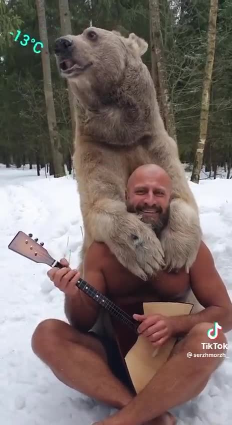 ΜΟΥΣΙΚΗ ΠΑΡΕΑ ΜΕ ΑΡΚΟΥΔΑ.........