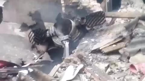 TOCHKA-U UKRAINE MISSILE HITS CIVILIANS/BUILDING