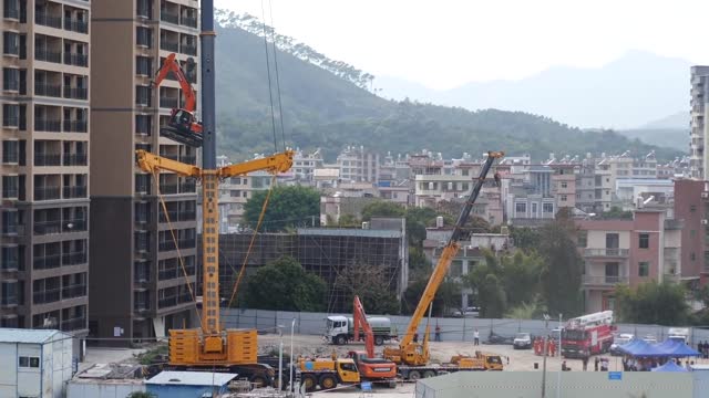 High-tech blasting to demolish illegal buildings!