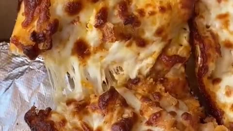 Chicken cheese pizza